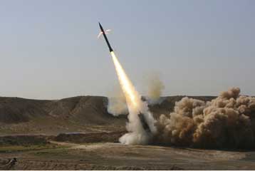 Πυραυλικές δοκιμές πραγματοποιεί το Ιράν εν μέσω νέας έντασης