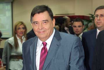 Επίθεση Καρατζαφέρη από την Πάτρα σε Καραμανλή και Παπανδρέου