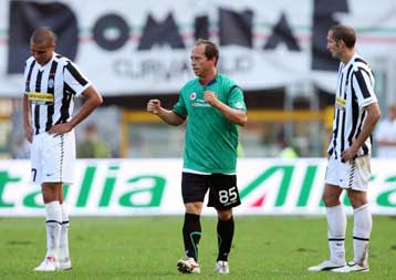 Η Μπολόνια στέρησε στις καθυστερήσεις τη νίκη και την πρωτιά από τη Γιουβέντους