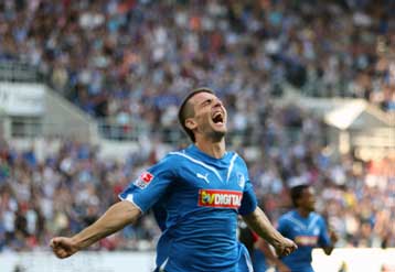 Με οδηγό τον Ιμπίσεβιτς η Χόφενχαϊμ διατήρησε την επαφή της με την κορυφή