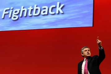 «Δεν παραιτούμαι από την ηγεσία των Εργατικών» λέει ο Γκόρντον Μπράουν