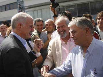 Δεσμεύσεις Παπανδρέου για στήριξη της μικρομεσαίας επιχείρησης