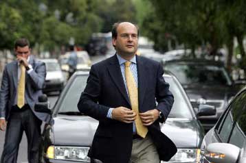 Κωστής Χατζηδάκης – «Επιλογή ανάμεσα σε δυσάρεστες αλήθειες και σε ευχάριστα ψέματα»