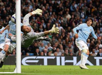 Τριάρα από την Μάντσεστερ Σίτι επί της Γουέστ Χαμ με δύο γκολ από τον Τέβεζ