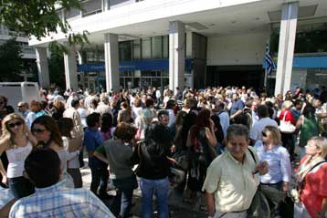 Στήριξη από τον ΣΥΡΙΖΑ στους εργαζόμενους των ασφαλιστικών εταιριών που έκλεισαν