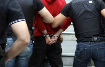 Στον ανακριτή οι τέσσερις κατηγορούμενοι για τη γιάφκα στο Χαλάνδρι