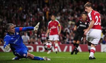 Ο Ολυμπιακός «έσκασε» στο φινάλε, ο Νικοπολίδης πρωταγωνιστής στο «Emirates»