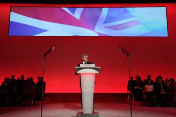 Αντιστροφή του δυσοίωνου κλίματος για τους Βρετανούς Εργατικούς υπόσχεται ο Μπράουν