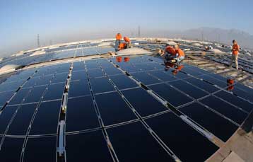 Σε φάση αξιολόγησης παραμένουν εδώ και δύο χρόνια μία στις δύο αιτήσεις για φωτοβολταϊκά