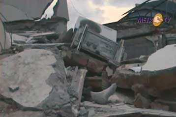 Δεκάδες νεκροί, χιλιάδες παγιδευμένοι μετά από ισχυρό σεισμό στην Ινδονησία