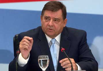 Αυτοδύναμο ΠΑΣΟΚ «χάρη στη βοήθεια Καραμανλή» προέβλεψε ο Γ.Καρατζαφέρης