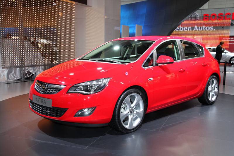 600 ευρώ πιο χαμηλά από το VW Golf προσγειώνεται το Opel Astra στην Φρανκφούρτη