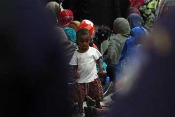 Δέκα μαθητές μιλούν για τη μετανάστευση μέσα από την παράσταση «Σύνορα»