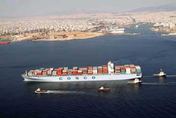 Με απεργίες των λιμενεργατών η ανάληψη του ΣΕΜΠΟ του Πειραιά από την Cosco
