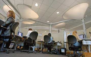 Διαψεύδει η Κομισιόν ότι χρηματοδοτεί τα Stage στο Δημόσιο