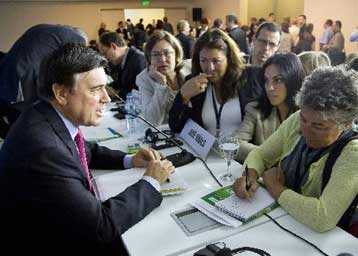 Στο 3,1% αναθεωρεί το ΔΝΤ τις προβλέψεις του για την παγκόσμια ανάπτυξη το 2010