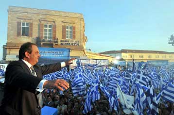 Το ΠΑΣΟΚ δεν άλλαξε και ούτε θα αλλάξει, είπε ο Κ.Καραμανλής από τη Σύρο