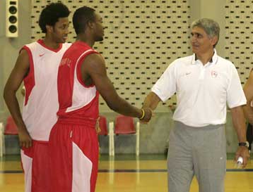 Αρχίζει και… γκαζώνει ο Ολυμπιακός, 90-62 το Περιστέρι