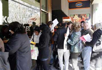 «Πριμ» 4,5 δισ. ευρώ σε εισοδήματα και δημόσιες επενδύσεις για την τόνωση της οικονομίας