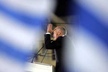 Με σεβασμό θα περιμένουμε την απόφαση του λαού, δηλώνει το ΠΑΣΟΚ