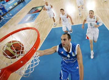 Παραμένει στον Πανιώνιο για έναν χρόνο ο Καλαμπόκης