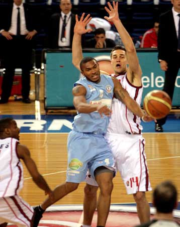 Δύσκολη νίκη για Κολοσσό, «καθάρισε» ο Σιλντς για την Καβάλα