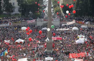 Διαδήλωση υπέρ της ελευθεροτυπίας κατέκλυσε το κέντρο της Ρώμης