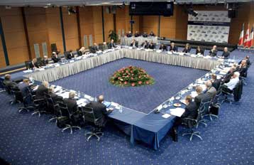 Η αστάθεια στις αγορές συναλλάγματος μπορεί να βλάψει την οικονομία, λέει η G-7