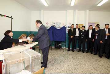 Οι Έλληνες παίρνουν απόφαση ευθύνης, το μήνυμα Καραμανλή από την κάλπη