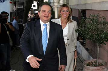 Στη Ρηγίλλης ο Κώστας Καραμανλής για τα αποτελέσματα των εκλογών