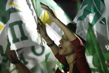 Ο θρίαμβος, η κατάρρευση και οι πολιτικές δυναστείες με τα μάτια των ξένων μέσων