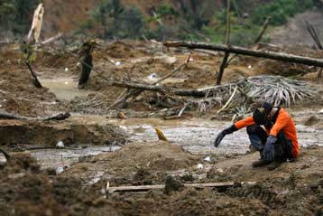 Τα θύματα του φονικού τσουνάμι θρηνούν οι κάτοικοι των Σαμόα