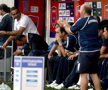 Δύσκολη η θέση του Δώνη στον Ατρόμητο, ανάσες πήρε ο Φερέρα στον Πανιώνιο