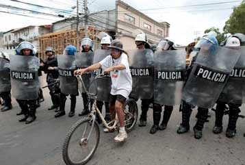 Αρση της «κατάστασης εκτάκτου ανάγκης» από την de facto κυβέρνηση της Ονδούρας