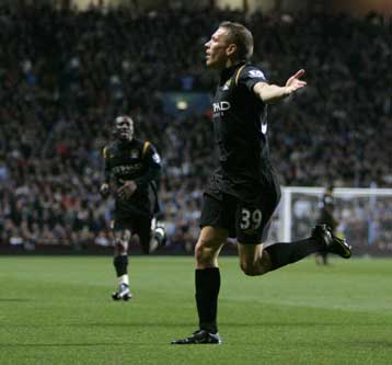 Έχασε έδαφος η Μάντσεστερ Γ. μετά την ισοπαλία με την Αστον Βίλα