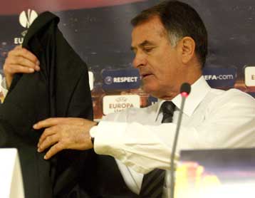 Μπάγεβιτς «μαινόμενος», απείλησε με παραίτηση