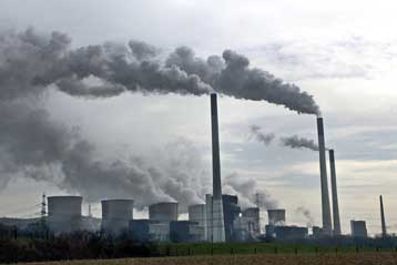 Πτώση στις εκπομπές CO2 λόγω κρίσης αναμένει η Διεθνής Υπηρεσία Ενέργειας