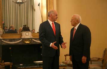 Ανακοινώνονται τα ονόματα της κυβέρνησης υπό τον Γ.Παπανδρέου