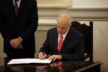 Tο νέο Υπουργικό Συμβούλιο υπό τoν Γ.Παπανδρέου