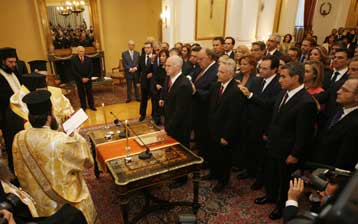 Ορκίστηκε το νέο Υπουργικό Συμβούλιο και συνεδριάζει στη Βουλή