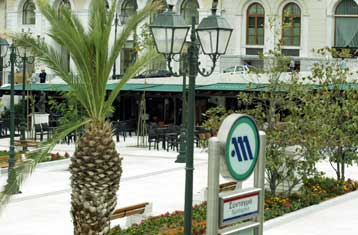 Αναστάτωση στην πλατεία Συντάγματος μετά από τηλεφώνημα για βόμβα