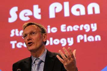 Πρόσθετες επενδύσεις 50 δισ. ευρώ σε τεχνολογίες ενέργειας επιδιώκει η Κομισιόν