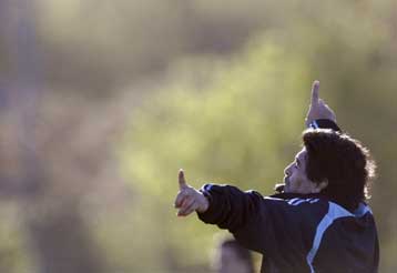 Εν αμφιβόλω θέτει την παραμονή του στην εθνική Αργεντινής ο Μαραντόνα