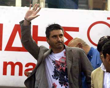 Ο Ζαγοράκης υπέκυψε σε… ανώτερες δυνάμεις και παραιτήθηκε από την προεδρία του ΠΑΟΚ