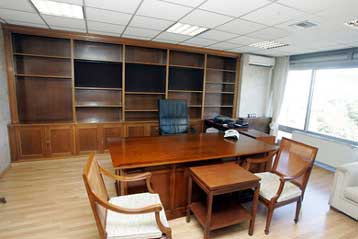 Κόντρα για το άδειο γραφείο του πρώην υπουργού Οικονομίας Γ.Παπαθανασίου
