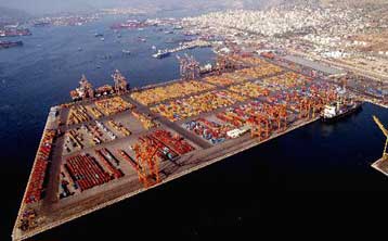 «Έμφραγμα» στο λιμάνι του Πειραιά από τις απεργιακές κινητοποιήσεις στον ΟΛΠ