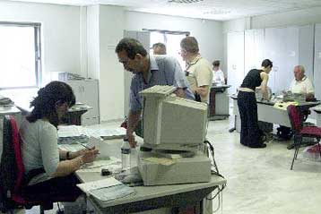 Χιλιάδες υποψήφιοι για μόλις 88 θέσεις γενικών και ειδικών γραμματέων