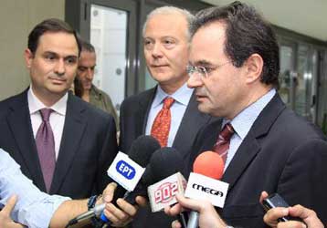 «Σαφάρι» για έσοδα και περικοπές δαπανών ώστε να συγκρατηθεί η αύξηση των ελλειμμάτων