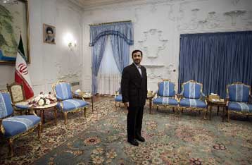 Σε θάνατο τρία άτομα στο Ιράν για τα επεισόδια μετά την επανεκλογή του Αχμαντινετζάντ