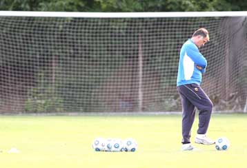 Μίνι προετοιμασία ετοιμάζει ο Ντούσκο που ψάχνει για δεξί μπακ